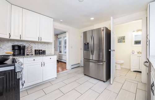 West Hartford House | Beautiful 3BR, Rare Find, Clean & Guest Favorite