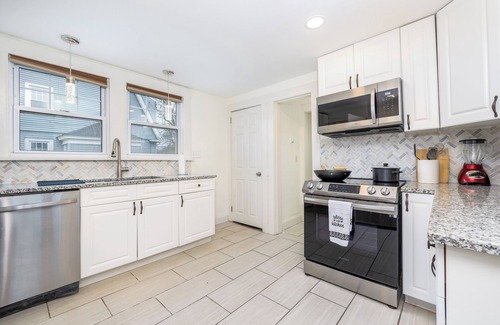 West Hartford House | Beautiful 3BR, Rare Find, Clean & Guest Favorite