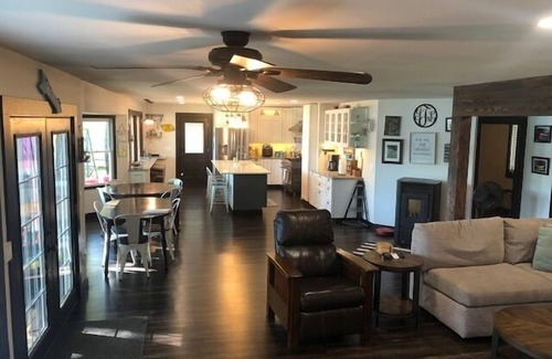 Fountain House | Beautiful 4 bed; 2 bath home on Long Lake!