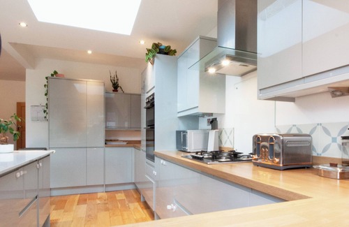 Kidbrooke with Hornfair House | Beautiful 4 Bedroom Home with P/Garden Sleeps 10