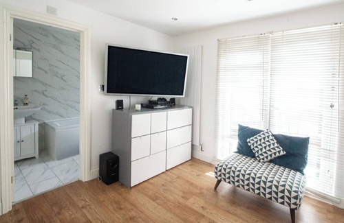 Kidbrooke with Hornfair House | Beautiful 4 Bedroom Home with P/Garden Sleeps 10