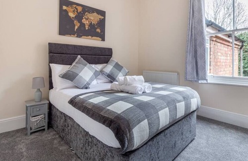 Pontrilas House | Beautiful 4 Bed House Worcester City Centre