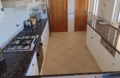 Albardeira Villa | Beautiful 4 Bed Villa, close to the beach with private swimming pool & WiFi