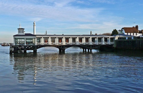 Gravesend House | Beautiful 4 bedroom accommodation for 6 people