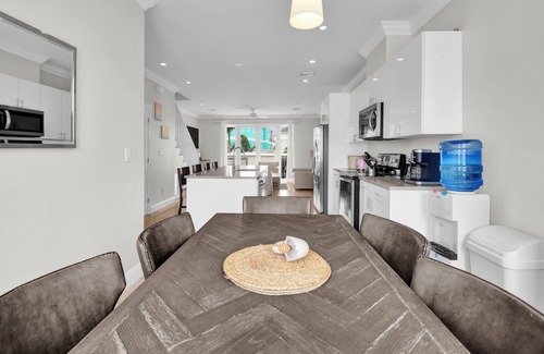 Palm Cay House | Beautiful 4-bedroom townhome in enchanting Palm Cay with WiFi, ACnn