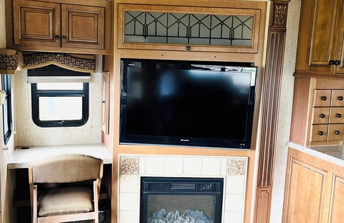 Plainwell House | Beautiful 40’ RV in a small park 100’ from a all sports lake.