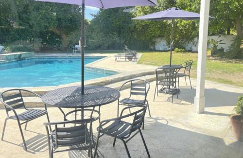 Woodland Hills House | Beautiful 4BD and 3BA Pool Jacuzzi Vacation Home