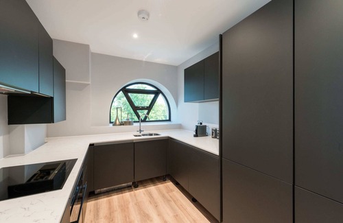 Kensington Apartment | Beautiful 4BD Duplex Apartment nr. Kensignton with Terrace!