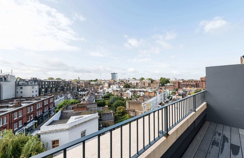 Kensington Apartment | Beautiful 4BD Duplex Apartment nr. Kensignton with Terrace!