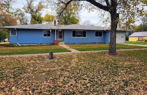 Goodrich House | Beautiful 4BDR, Cental ND home. Perfect for your hunting group or family.