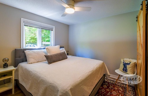 Haliburton Cottage | Beautiful 4bed 2bath cottage on Drag Lake in Haliburton! Bunkie!