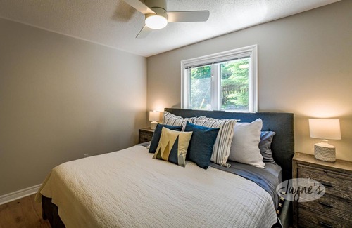 Haliburton Cottage | Beautiful 4bed 2bath cottage on Drag Lake in Haliburton! Bunkie!