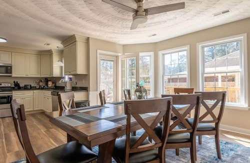 Portsmouth House | Beautiful 4bedroom vacation pool home, where relaxation & indulgence intertwine.