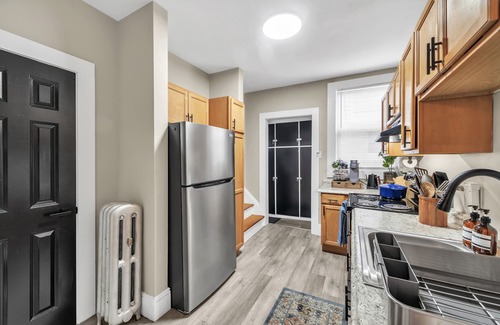 Springfield House | Beautiful 4BR 2 Bathroom House with Parking