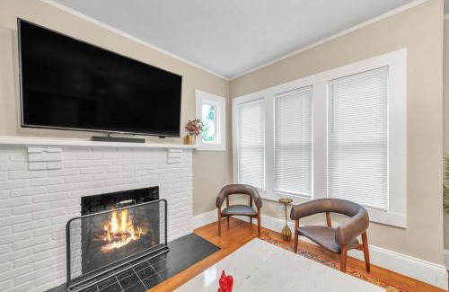 Springfield House | Beautiful 4BR 2 Bathroom House with Parking