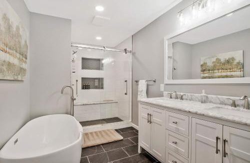 Homewood House | Beautiful 4BR - Walking Distance to Stadium