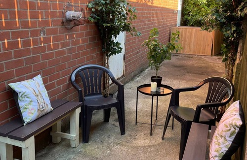 Huyton Apartment | Beautiful 5 bed apartment with outdoor courtyard, sleeps 8