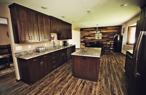 Maple Lake House | Beautiful 5 Bedroom, 3 Bath Lake Home