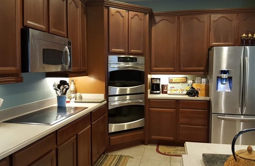 Plymouth House | Beautiful 5br 4bath, sleeps 14: Wekiva Springs, Disney, Universal & Antiques.