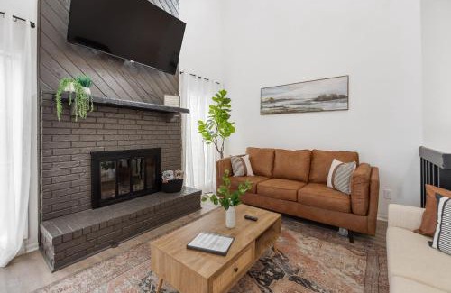 Wichita House | Beautiful 6 bed 3 bath home in quiet neighborhood