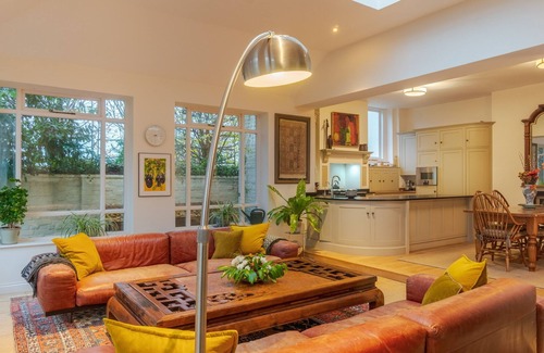 Lower Shiplake House | Beautiful 6-bedroom countryside home - sleeps 12 | Wonderful walks and scenery