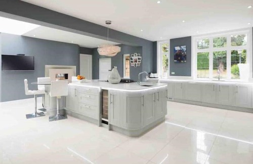 Maidstone House | Beautiful 6 Bedroom Home with Pool & Hot Tub