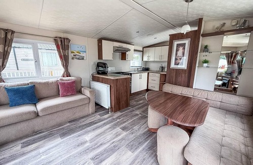 Hopton House | Beautiful 8 berth caravan with decking at Caldecott Park, Norfolk ref 91046C