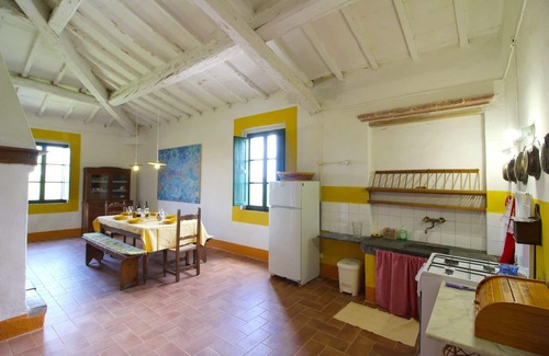 Foiano della Chiana Apartment | Beautiful apartment for 8 people with WIFI, pool, pets allowed and parking