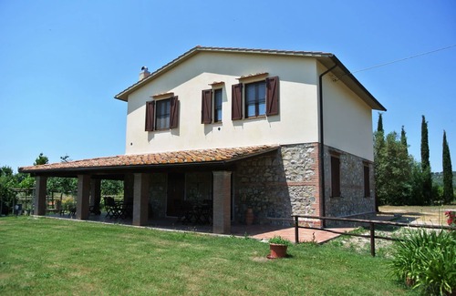 Magliano in Toscana Apartment | Beautiful apartment for 4 people with TV, pets allowed and parking