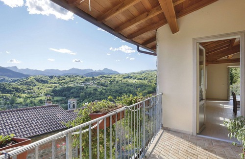 Villa Collemandina Villa | Beautiful apartment in villa for 3 people with WIFI, pool, terrace and pets allowed