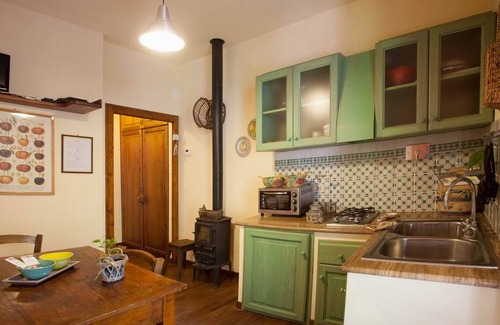 Pomaia Apartment | beautiful accommodation in a quiet location and with a huge garden, M2