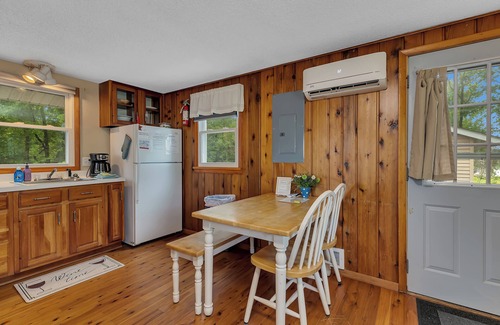 South Haven Cottage | Beautiful and Clean 2 Bedroom Cottage on Clearwater Lake