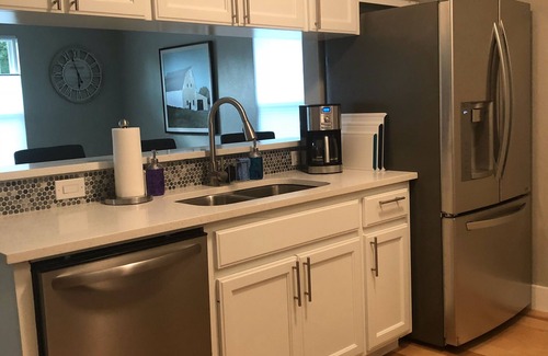 Govalle House | Beautiful and cozy home, only 2 miles to downtown, and 22 min to COTA