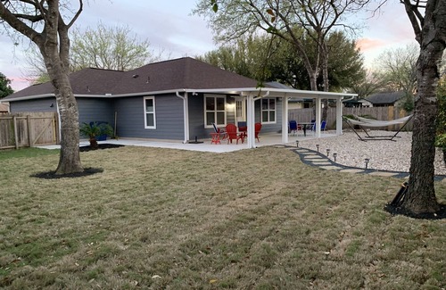 Govalle House | Beautiful and cozy home, only 2 miles to downtown, and 22 min to COTA