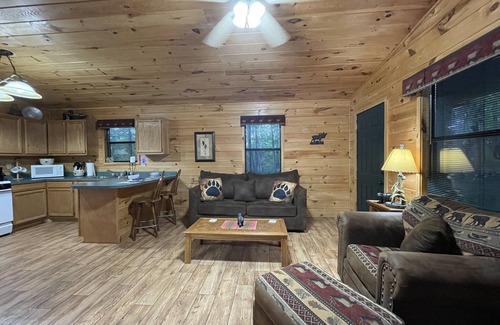 Smithville Cabin | Beautiful and cozy two bed, one bath cabin nestled in the Kiamichi Mountains