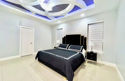Pharr House | Beautiful and Expansive Home in the heart of Pharr