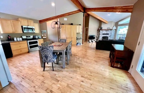 Haliburton Cottage | beautiful and private cottage by the water
