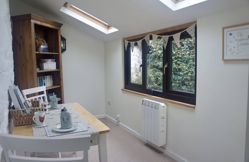 Knowbury Cottage | Beautiful and Quiet Rural hideaway for two near Ludlow with stunning views