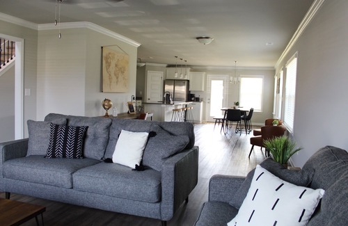 Normal House | Beautiful and spacious 4 bedroom home with loft and large yard.