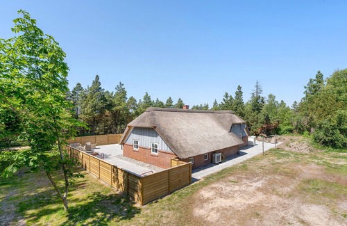 Kongsmark House | Beautiful and spacious cottage with pool.