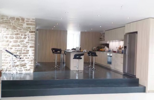 Arradon House | Beautiful and spacious with swimming pool.