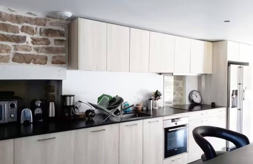 Arradon House | Beautiful and spacious with swimming pool.