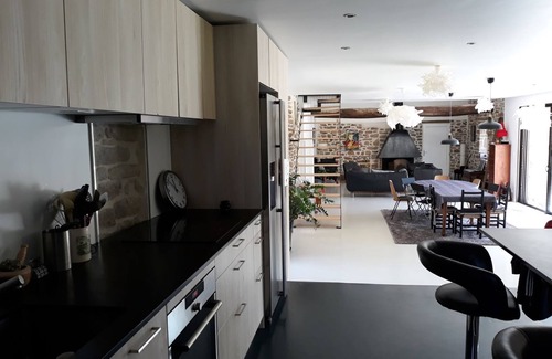 Arradon House | Beautiful and spacious with swimming pool.