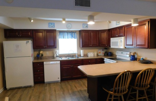 Hatteras Condo | Beautiful and Spacious, 2 bed 2 full bath, pool and jacuzzi, steps to the ocean