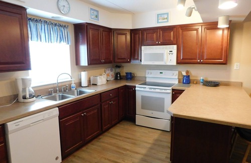 Hatteras Condo | Beautiful and Spacious, 2 bed 2 full bath, pool and jacuzzi, steps to the ocean