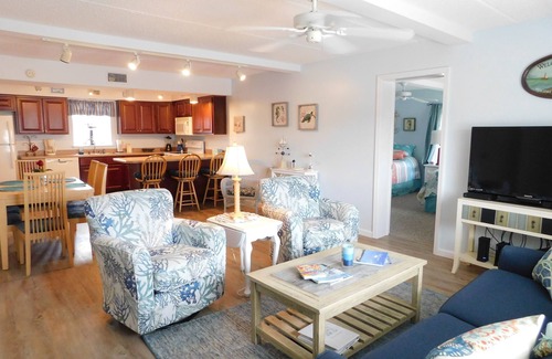 Hatteras Condo | Beautiful and Spacious, 2 bed 2 full bath, pool and jacuzzi, steps to the ocean