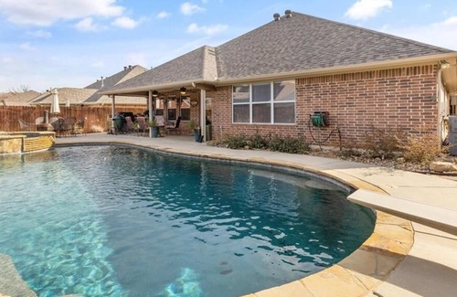 Burleson House | Beautiful and Unique 4 Bedroom Home in Shannon Creek