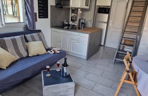 Bormes-Les-Mimosas Apartment | Beautiful apartment in terraced villa, not overlooked quiet Bormes
