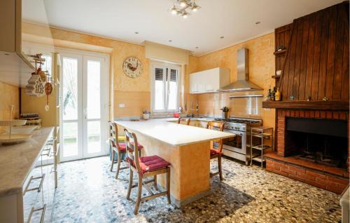 Corsanico Apartment | Beautiful Apartment In Corsanico