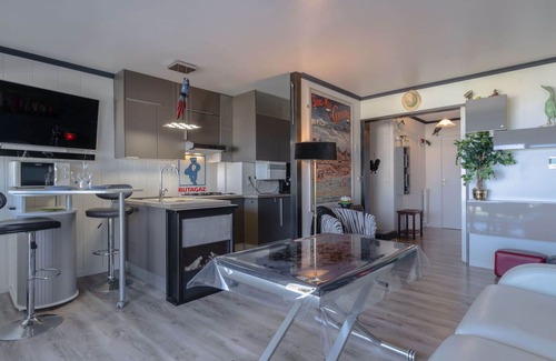 Le Home Apartment | Beautiful apartment for 4 guests with WIFI, TV, balcony and parking